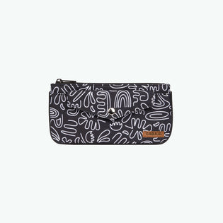 pochette-crossbody-coursives-cabaia-reinvente-les-accessoires-et-vetements-pour-les-femmes-hommes-et-enfants-bonnets-sacs-echarpes-chaussettes-serviettes-de-plage