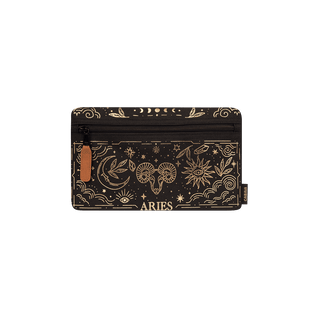 Pochette Aries L Cabaia réinvente les accessoires et vêtements pour les femmes, hommes et enfants : Bonnets, Sacs, Écharpes, Chaussettes, Serviettes de plage